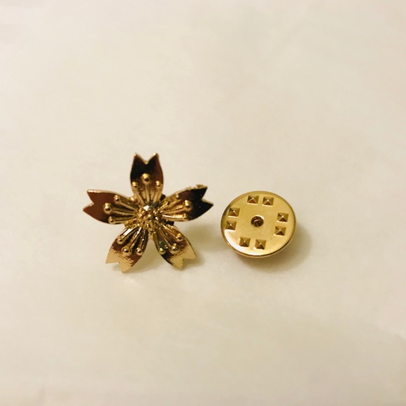 🌼Golden Flower Brooches - Picture 3 of 7
